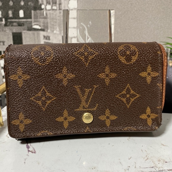 Authentic Louis Vuitton Monogram Bifold Zippy Wallet with unbranded gold chain - Picture 3 of 11